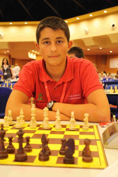 Julio Suárez ante el tablero, en la cuarta ronda del europeo de Praga 2012